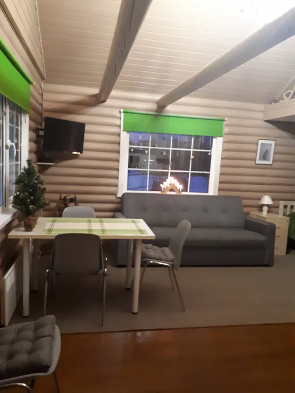 Дом у пруда