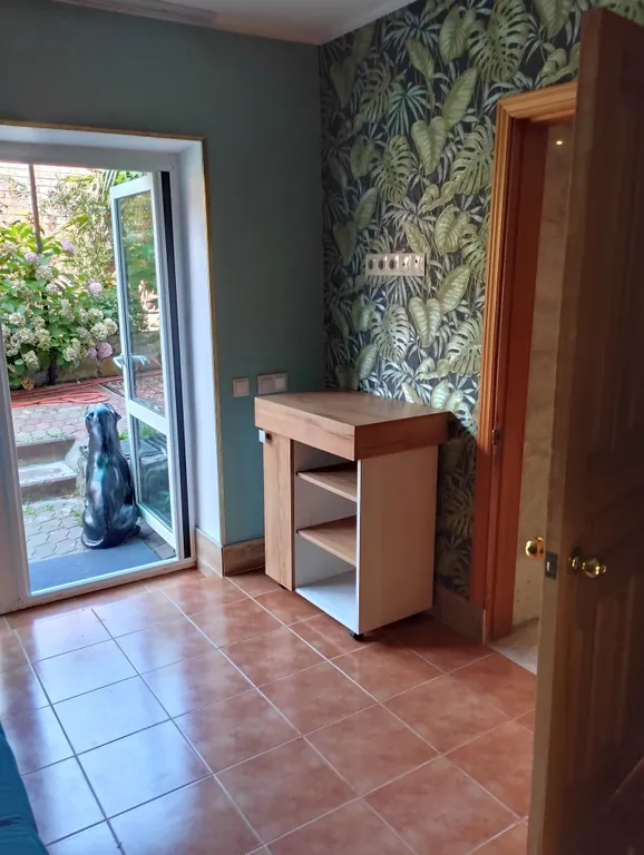 Уютный этаж с видом на сад и внутренним двориком