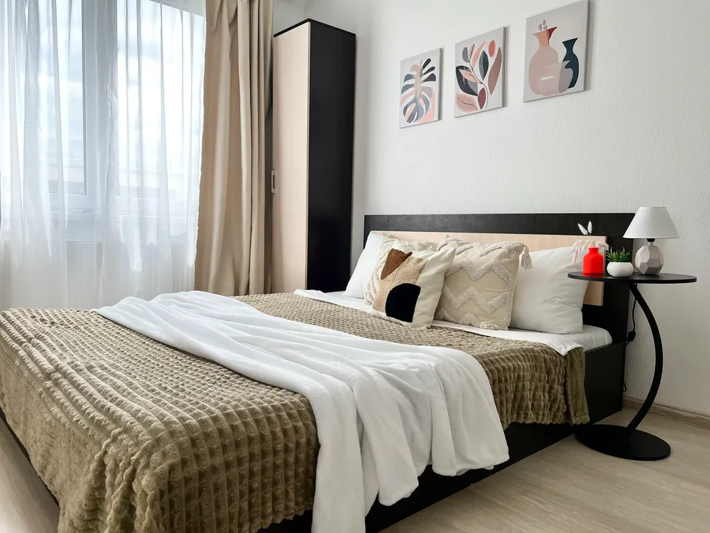 Студия в современном спальном районе