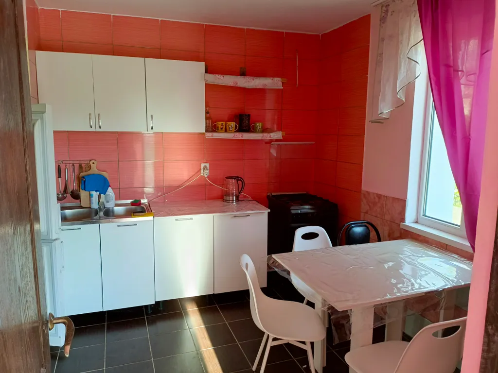 Коттедж-дом отдельно стоящий, гостевой двор смайлик