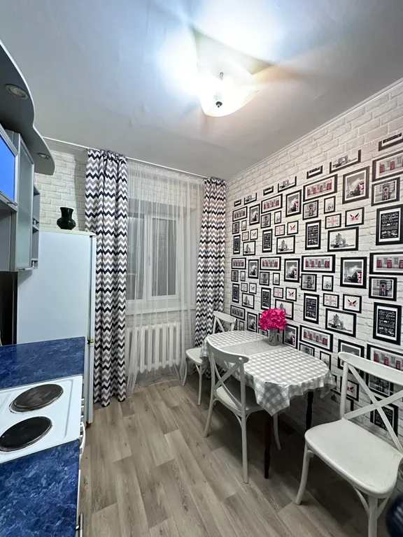 Просторная рядом с рекой и лесом