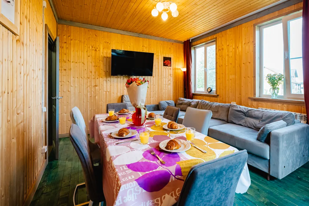 Коттедж у пруда