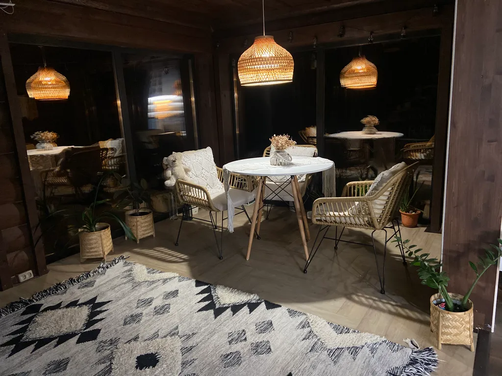 Сказочный дом в лесу