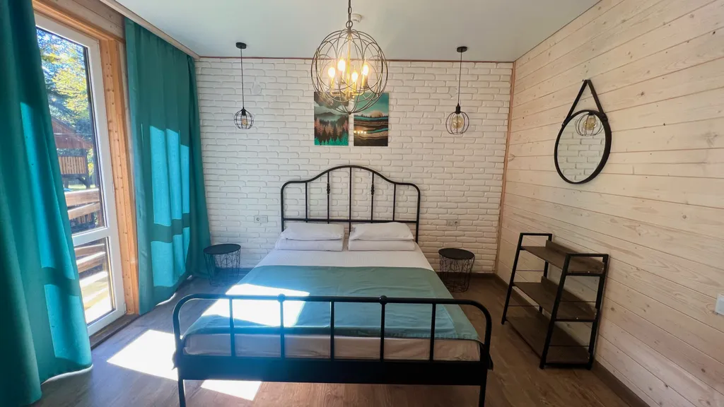 Уютный коттедж на большую компанию в лесу — аренда посуточно в Архыз