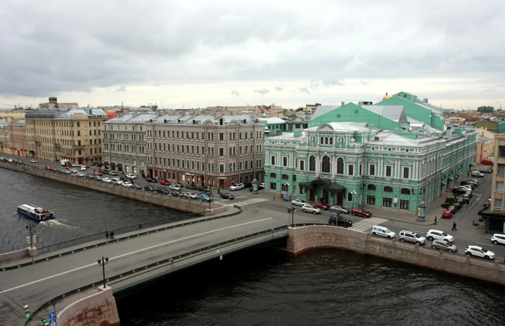 Квартира у реки Фонтанки и БДТ
