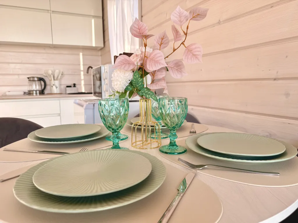 Lodge with pool (дом на берегу рыбинского водохранилища)