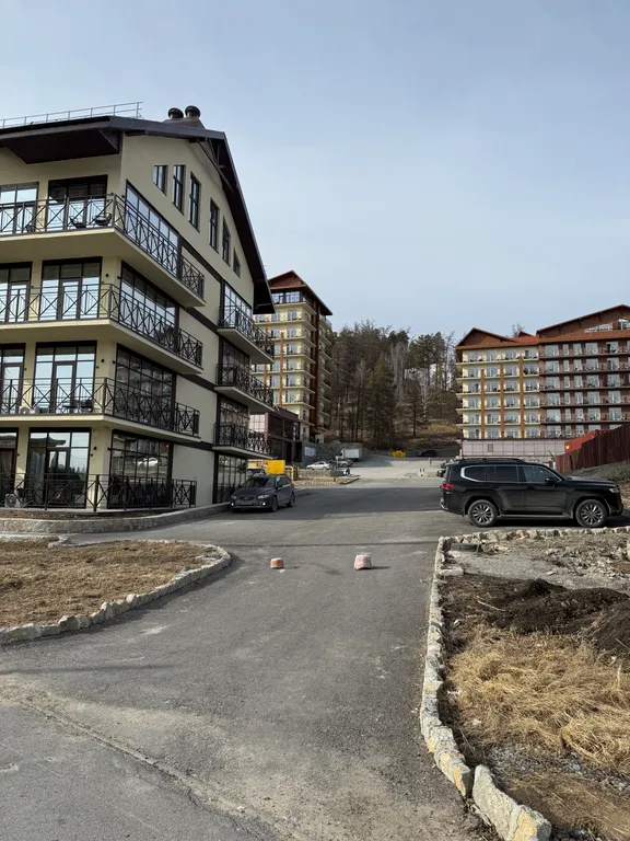 Семейный апартамент у озера на горнолыжном курорте Солнечная Долина