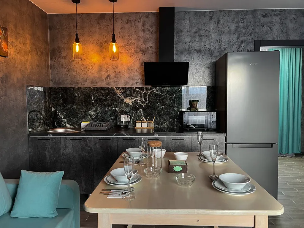 Уютный дом среди гор и леса