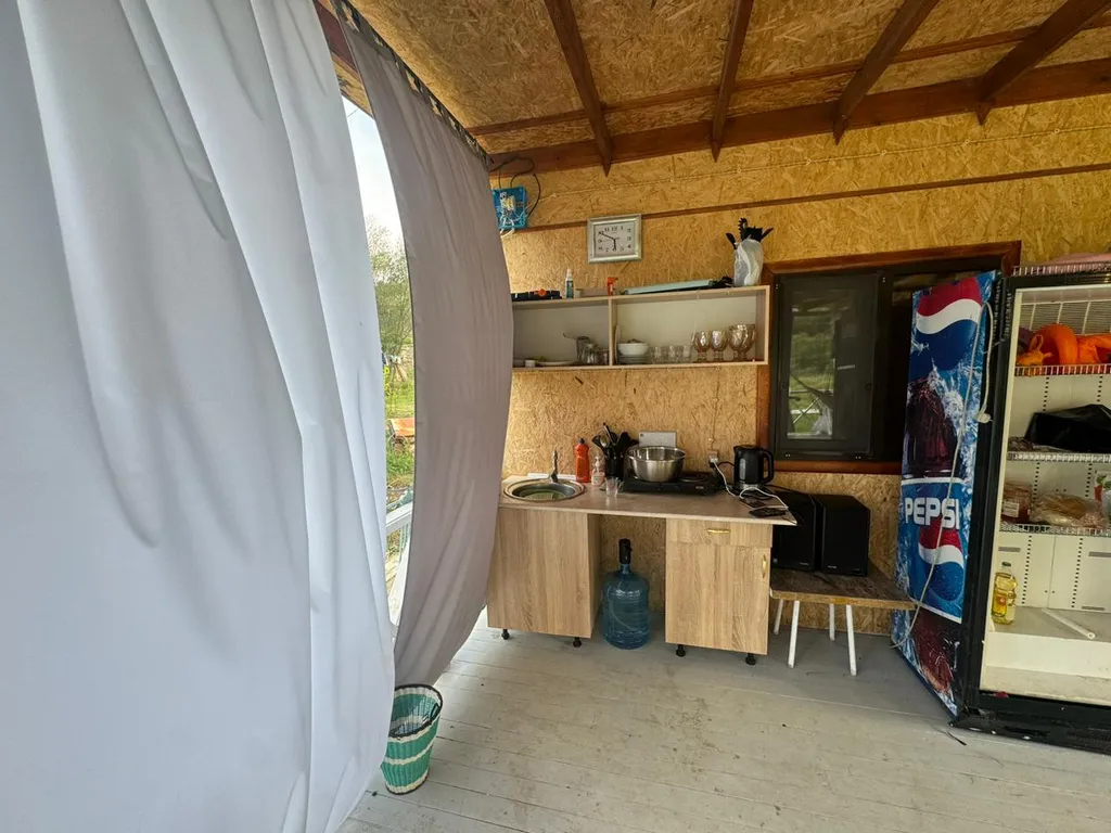 Коттедж Дом с террасой у озера — Салта