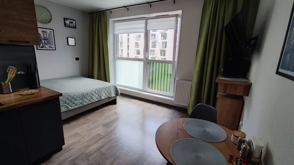 Комфортная квартира с панорамным окном в новом доме