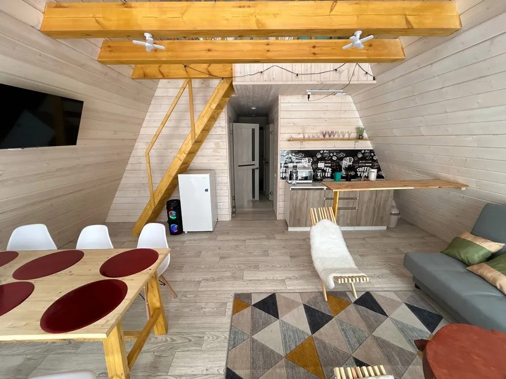 Дом с террасой и баней на дровах