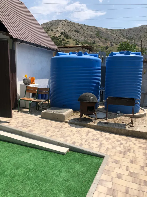 Уютный домик в 7 минутах от моря с зеленым двориком и парковой