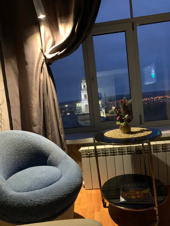 Двухуровневая студия в центре города с видом на Спасский собор