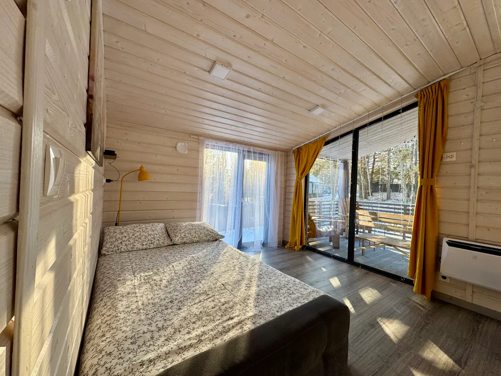 Коттедж Уютный дом с горячей купелью — Стеклянный