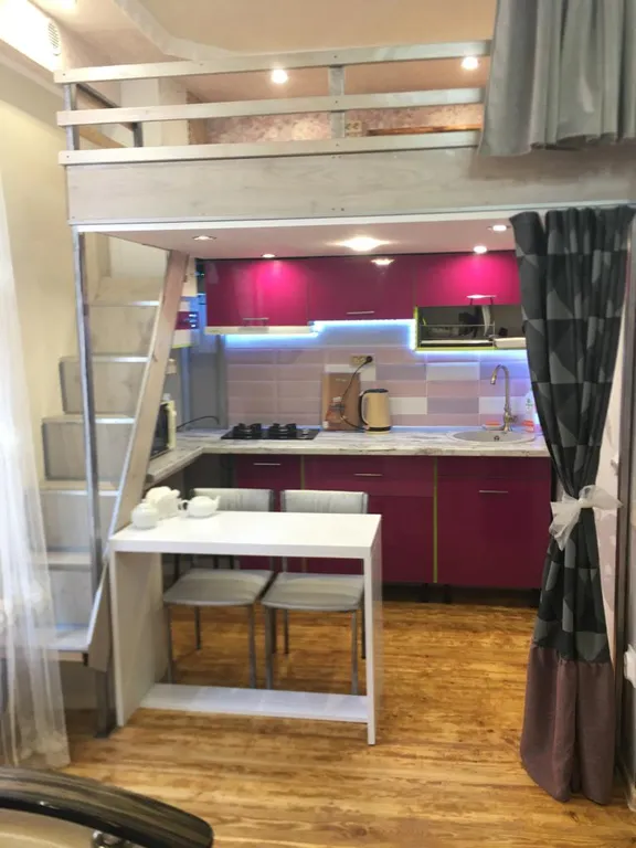 Просторная студия с дизайнерские ремонтом