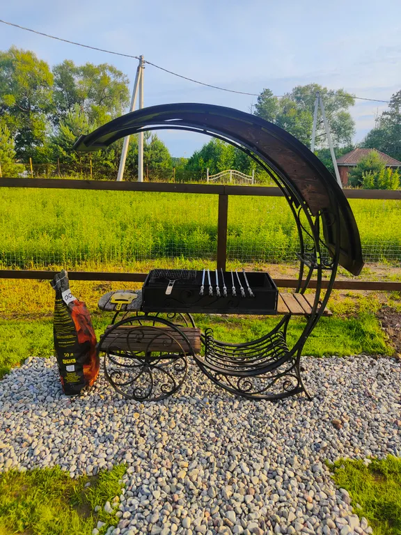 Уютный дом на берегу живописного озера