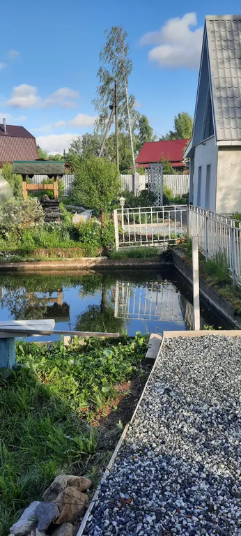 Уютный загородный дом с прудом