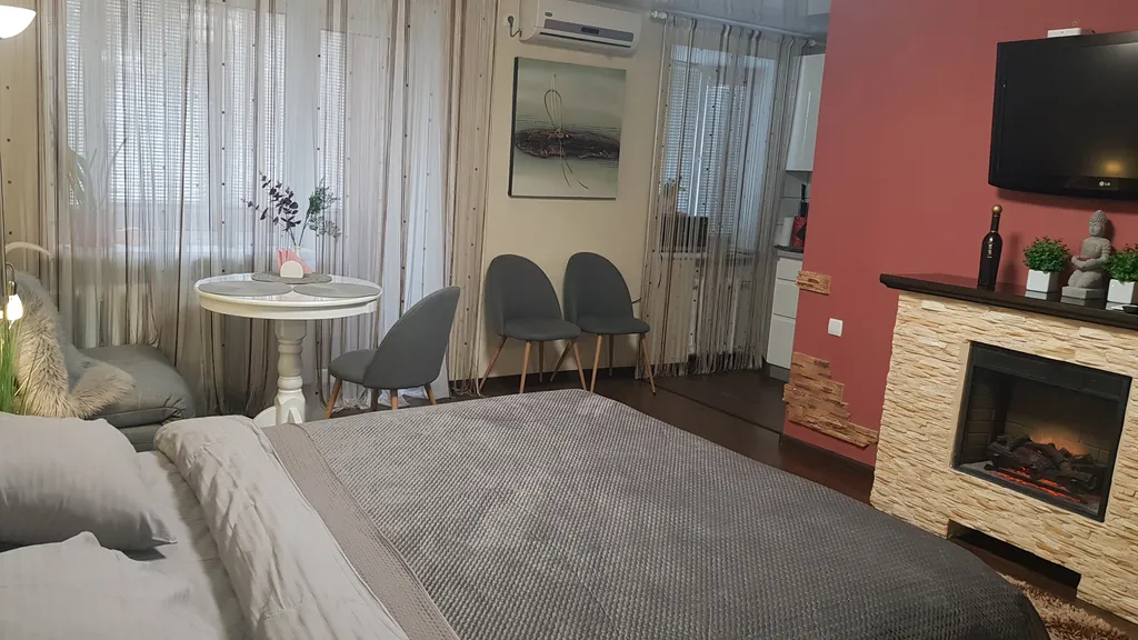 Студия в центре города, парк, ледовая арена