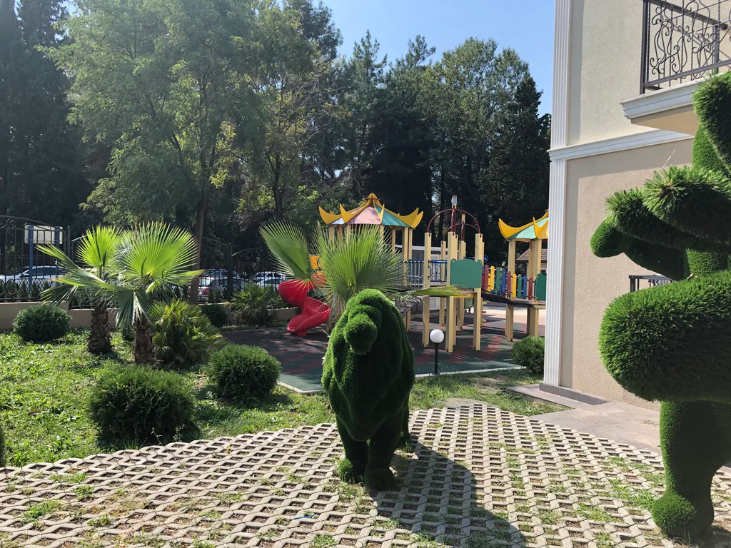 Стильная студия у моря с камином