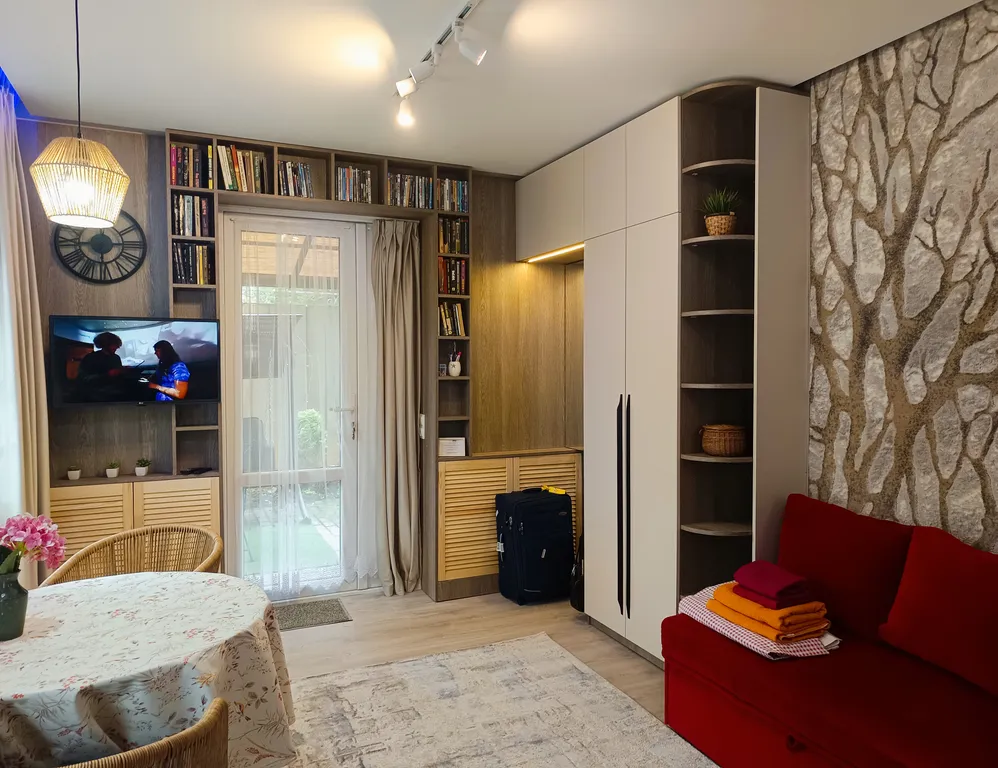 Студия Red в центре у моря