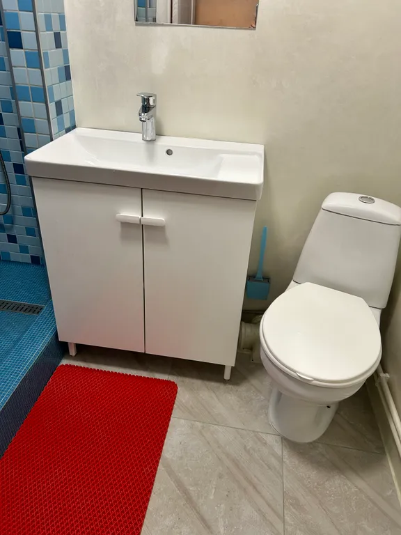 Уютная двухкомнатная квартира в тихом районе с дизайнерским ремонтом