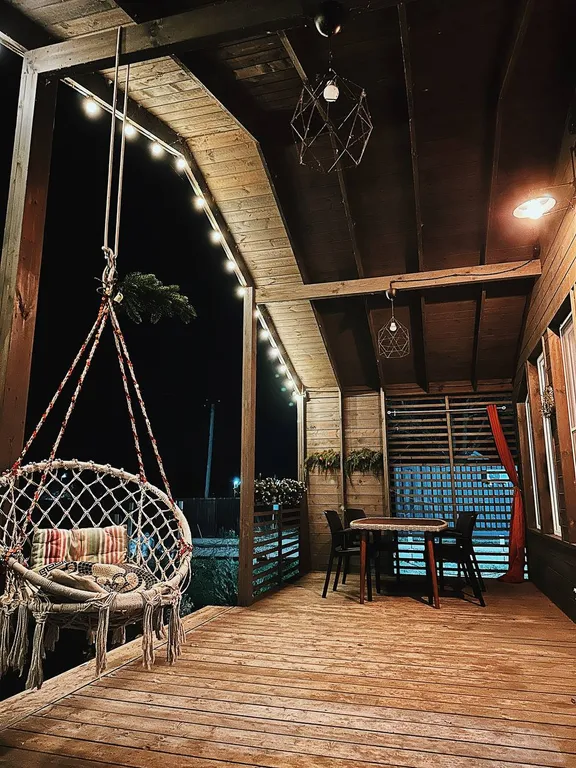 Большой дом с видом на озеро