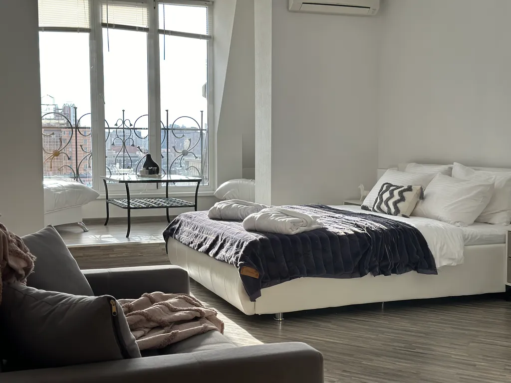 Панорамные апартаменты в центре города c видом на отель Мarriott