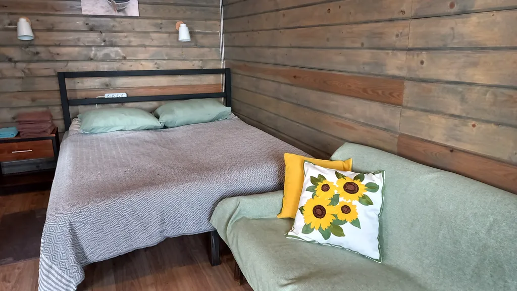 Коттедж Домик у реки с отличным видом на 2 шлюз Волго Балтийского канала и лес — аренда посуточно в Вытегра