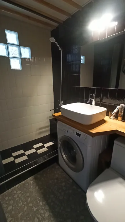 Светлая дизайнерская квартира с видом на горы и лес