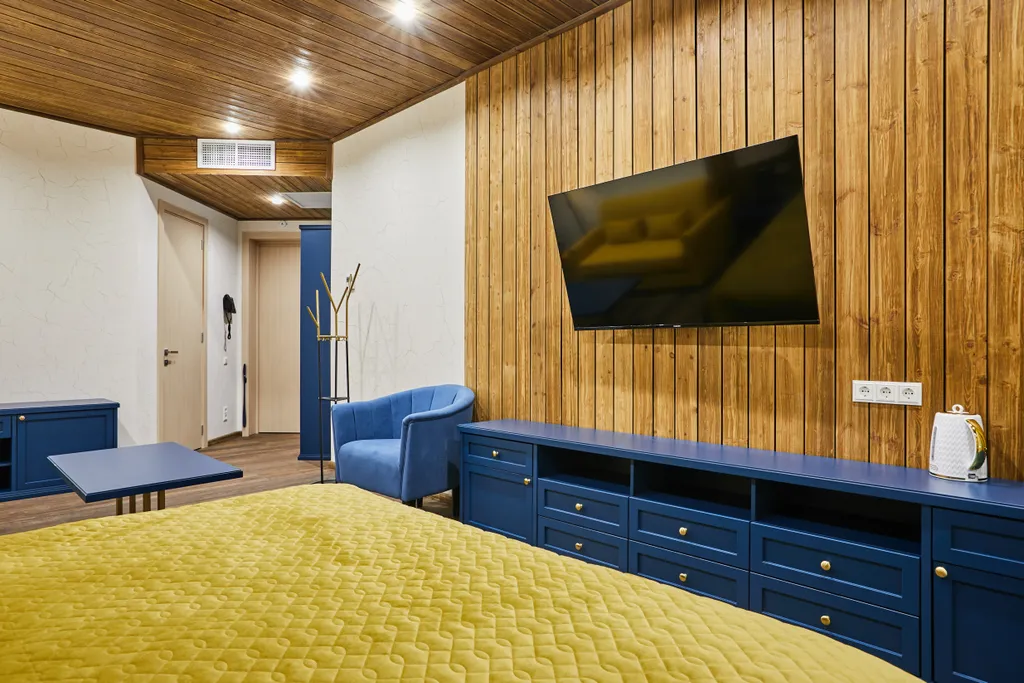 Полулюкс с кроватью размера king-size видом на озеро