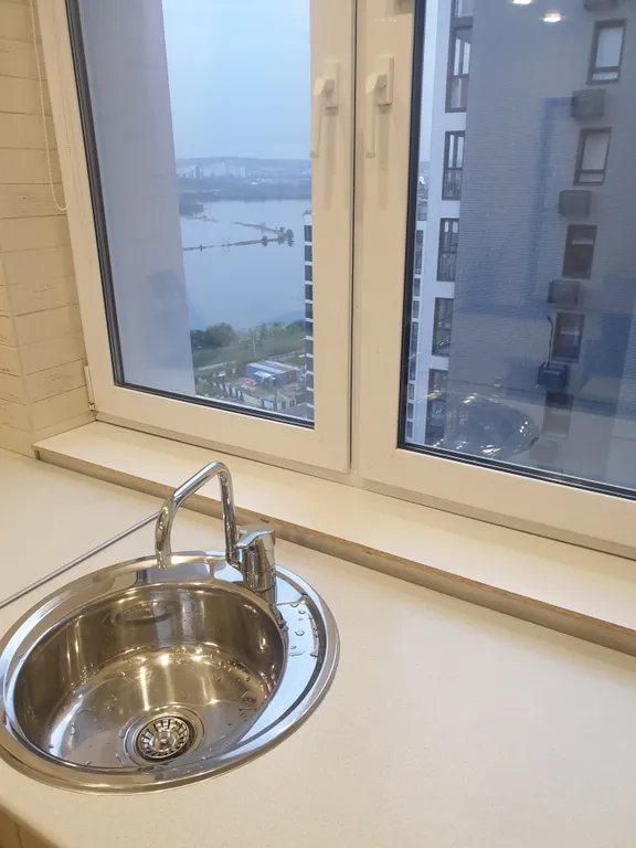 Красивая студия с видом на Ангару