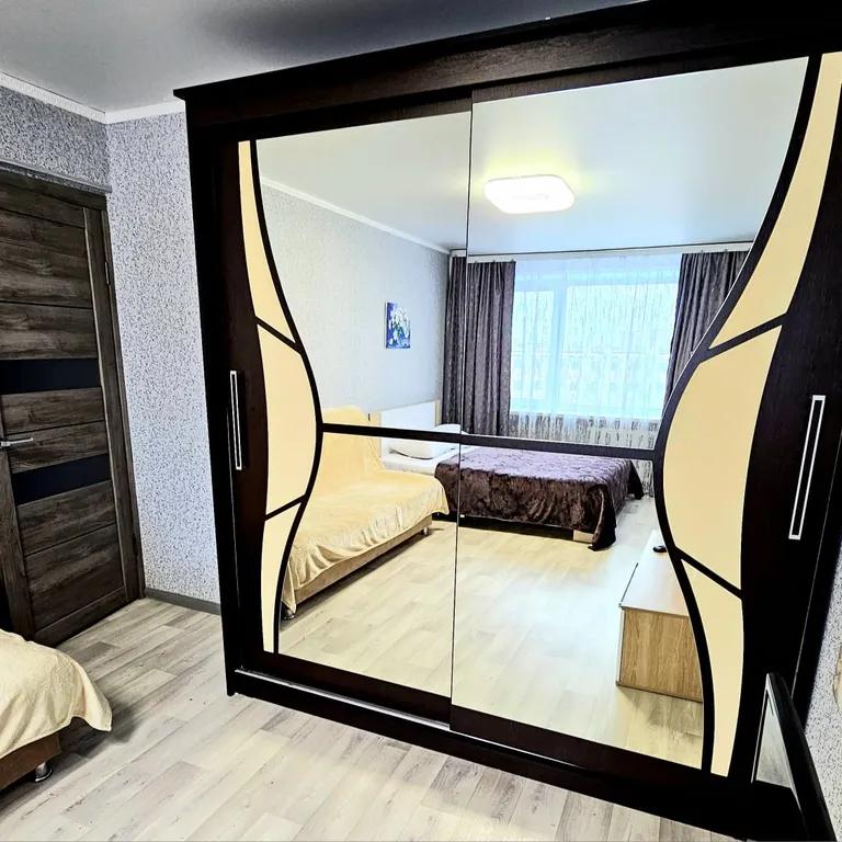 Квартрира с видом на закат солнца и горы