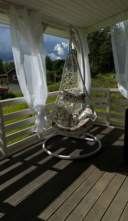 Уютный дом в скандинавском стиле с видом на озеро