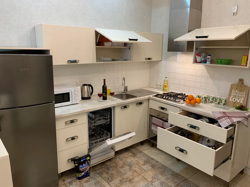 Трёхкомнатная квартира с 2 отдельными спальнями в самом центре тбилиси