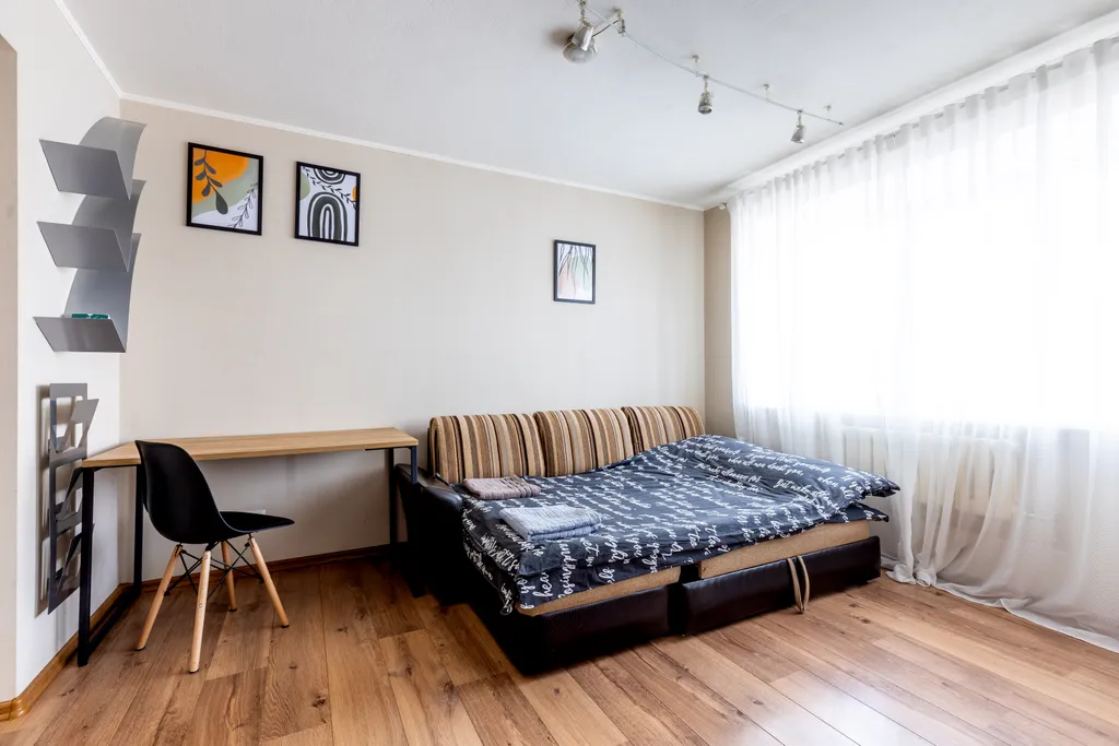 Евродвушка вблизи набережной