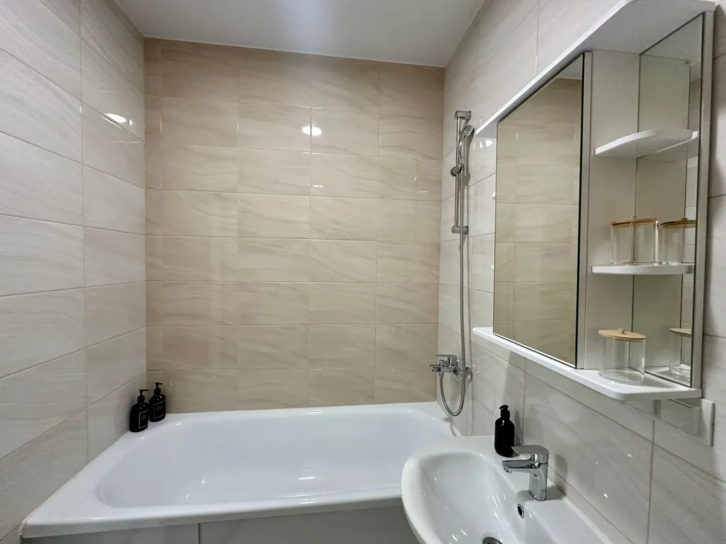 Студия с кроватью и дизайнерким ремонтом