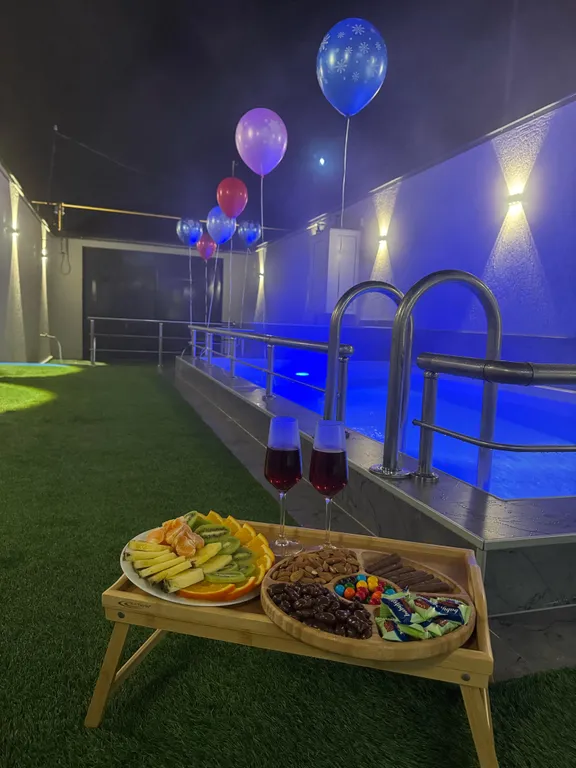 Шикарный дом с бассейном на берегу