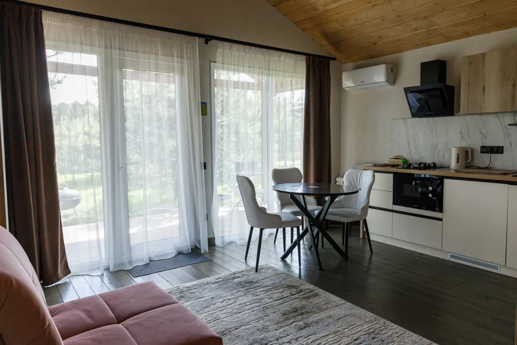 Коттедж 42 метра в лесу у пруда