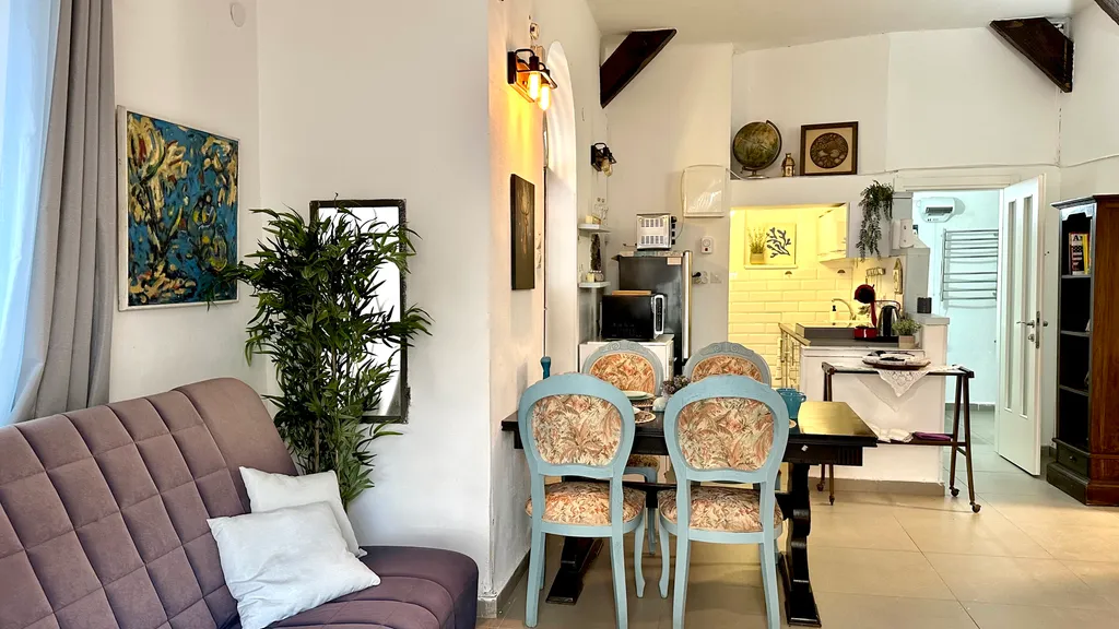 Винтажная квартира с отдельным входом и с большой зоной для барбекю