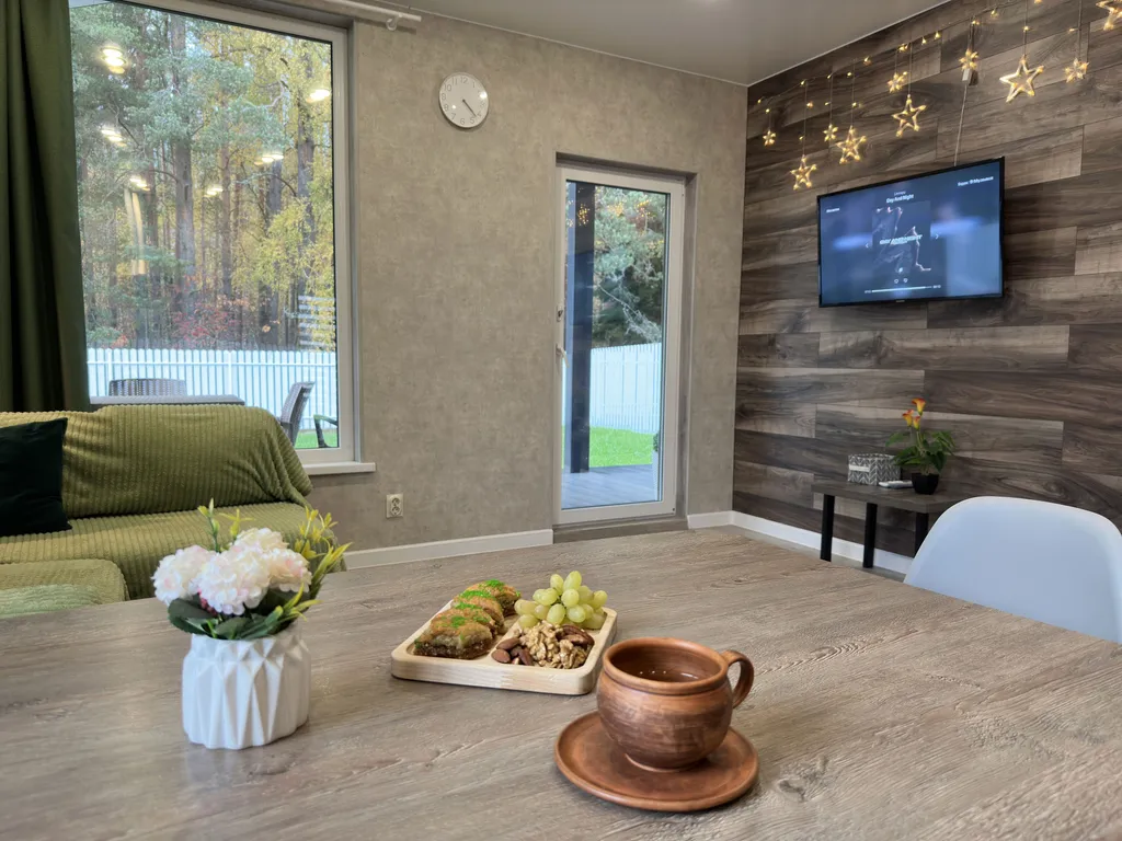 Коттедж Семейный дом с 2 спальнями у леса и озера — Борисово