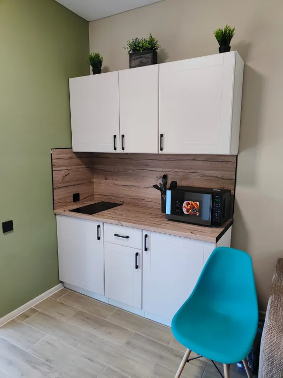 Уютный дом на берегу живописного озера