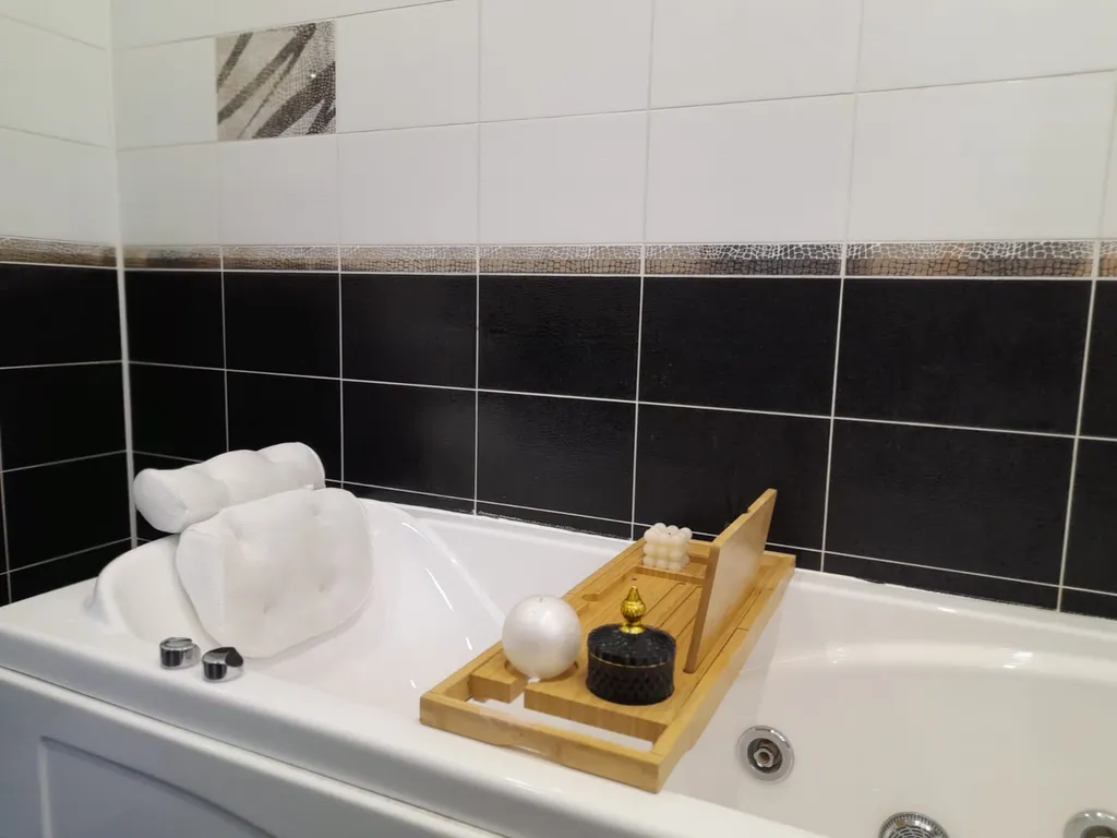 Уютная квартира с джакузи  и камином