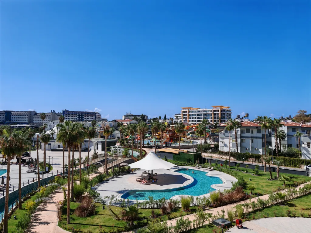 Квартира 1+1 в Azura World c видом на бассейн и аквапарком