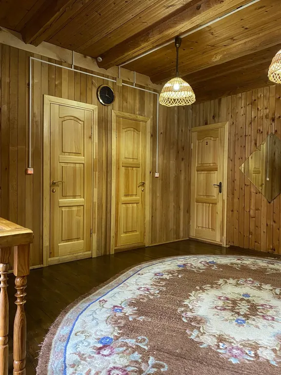 Двухспальные. С двумя раздельными кроватями. Душ и туалет рядом. Лес.