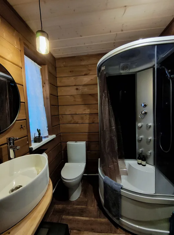 Загородный дом у озера