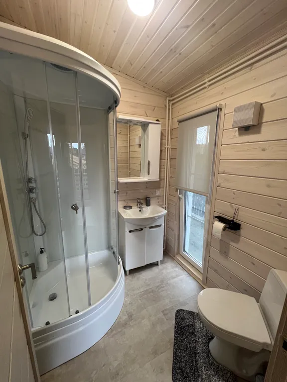 Просторный дом Елка с панорамными окнами в тихом месте