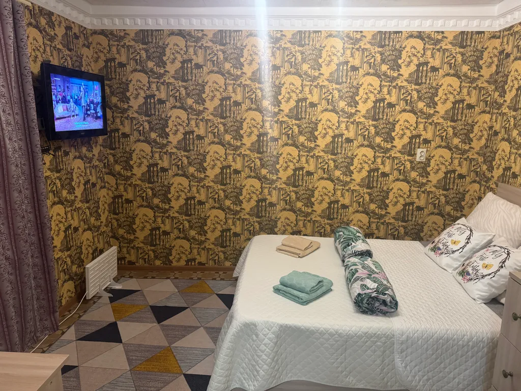 Уютная комната с отдельным входом в центре города, бюджетный вариант