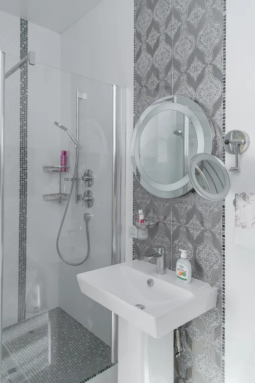 Трёхкомнатные апартаменты в центре с видом на море