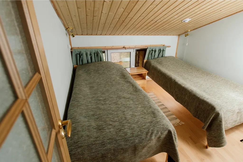 Квартира Уютные 4х-местные апартаменты на берегу озера с отдельным входом — Уя