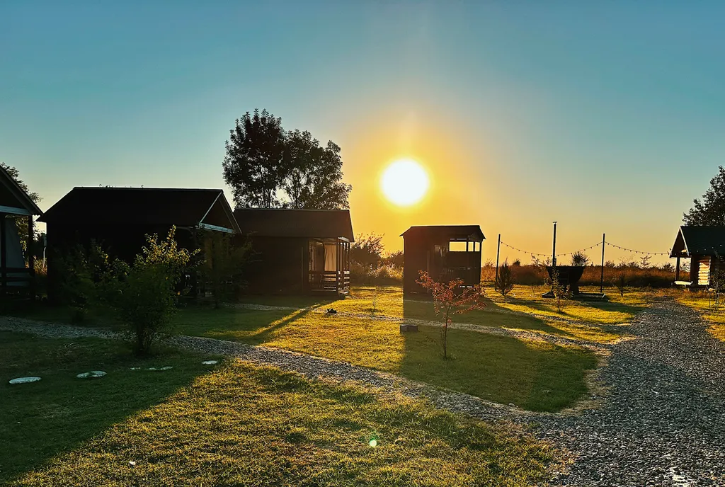 Большой дом с видом на озеро